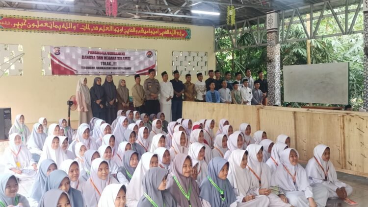 Polda Banten Lakukan Sosialisasi Pencegahan Penyebaran Paham Intoleran, Radikal dan Terorisme di Pondok Pesantren Al Hikam