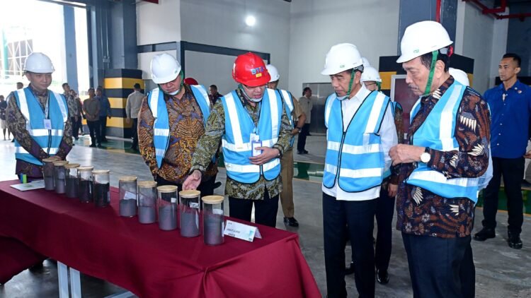 Presiden Joko Widodo Resmikan Pabrik Bahan Anoda Baterai Litium di KEK Kendal