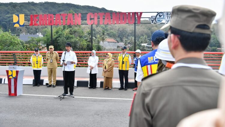 Resmikan Sejumlah Infrastruktur Penting di Jawa Barat, Presiden Jokowi: Tingkatkan Konektivitas dan Efisiensi Logistik