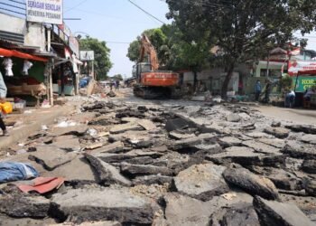 Tingkatkan Keindahan Kota, Pemkot Tangsel Lakukan Pelebaran Jalan Haji Usman di Kawasan Pasar Ciputat