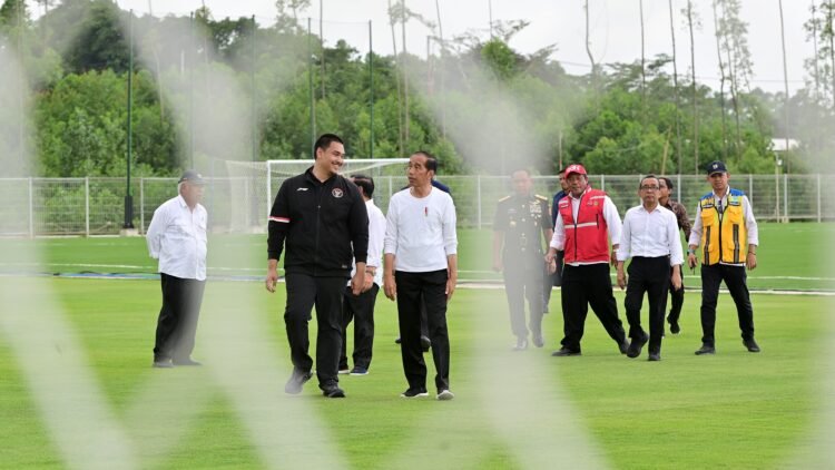 Tinjau Pusat Pelatihan PSSI di IKN, Presiden: September akan Dipakai