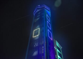 Peringati Hari Bahasa Isyarat Internasional, Pemkot Tangsel Nyalakan Lampu Biru di Balai Kota dan Menara Pandang Sebagai Simbol Dukungan
