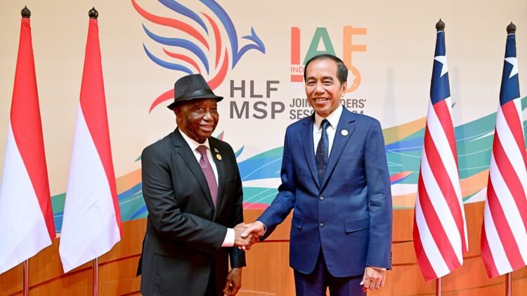 Bertemu di Bali, Presiden Jokowi dan Presiden Boakai Bahas Kerja Sama Strategis Indonesia-Liberia