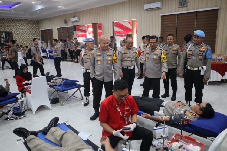 Ditlantas Polda Banten Gelar Donor Darah dan Khitanan Masal Dalam Rangka Hari Lalu Lintas Bhayangkara Ke-69