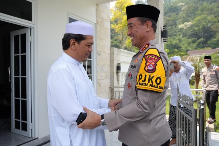 Kapolda Banten Silaturahmi Ke Ponpes Salafiyah dan Majlis Dzikir Al-Futuhiyah Lebak