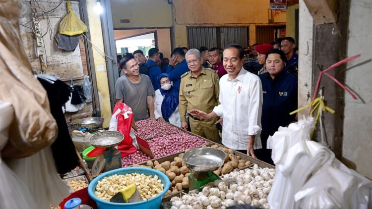 Kunjungi Pasar Mawar Pontianak, Presiden Jokowi: Harga Baik dan Stabil