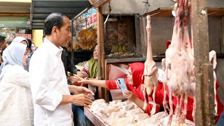 Kunjungi Pasar Soponyono di Surabaya, Presiden Jokowi: Inflasi Pangan Terkendali dengan Baik