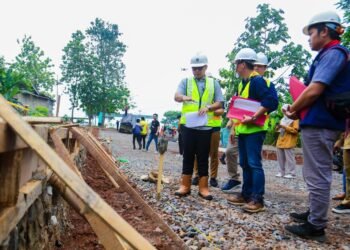 Pilar Pastikan Pembangunan Jalan Akses Menuju TPU Sarimulya Berjalan Lancar