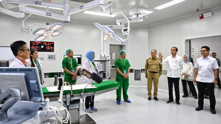 Presiden Jokowi Resmikan Gedung Pelayanan Kesehatan Ibu dan Anak RS Wahidin Sudirohusodo di Makassar