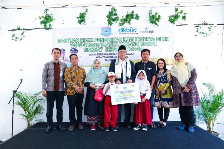 1000 Siswa SD dari Keluarga Kurang Mampu Dapat Bantuan Biaya Pendidikan dari Pemkot Tangsel