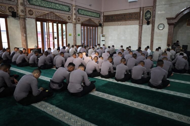 Tingkatkan Keimanan, Personel Polda Banten Ikuti Pembinaan Rohani dan Mental
