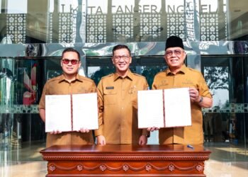 Wali Kota Benyamin Davnie dan Wakil Wali Kota Pilar Saga Ichsan Serahkan Aset Negara Sebelum Cuti Pilkada Tangsel 2024
