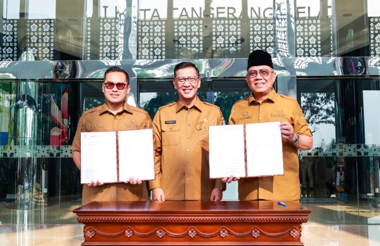 Wali Kota Benyamin Davnie dan Wakil Wali Kota Pilar Saga Ichsan Serahkan Aset Negara Sebelum Cuti Pilkada Tangsel 2024