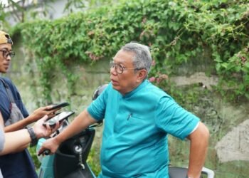Kampanye di Buaran Serpong, Benyamin Davnie Dibonceng Sepeda Motor