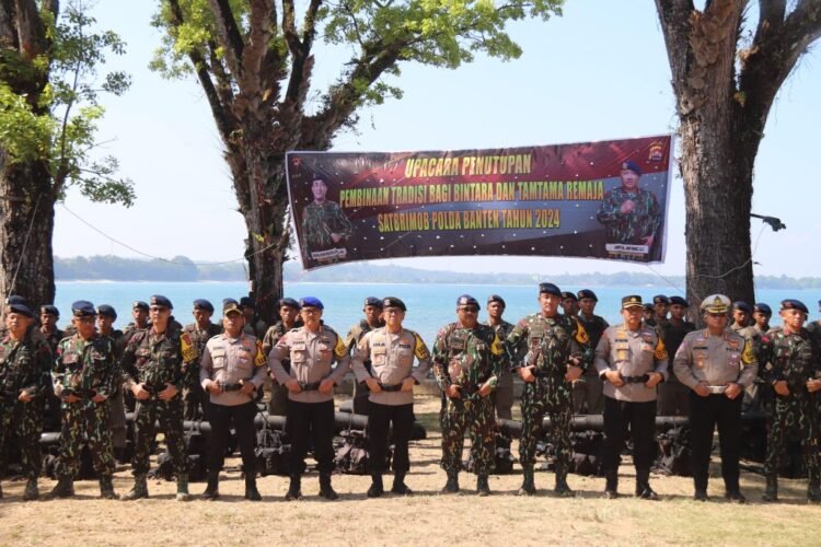 Kapolda Banten Pimpin Upacara Pembaretan Bintara Remaja Dan Tamtama Remaja Satbrimob Polda Banten