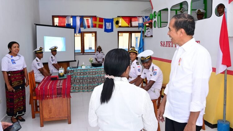 Kunjungi SMK Negeri 1 Kalabahi, Presiden Jokowi Tinjau Fasilitas Sekolah dan Dialog dengan Siswa