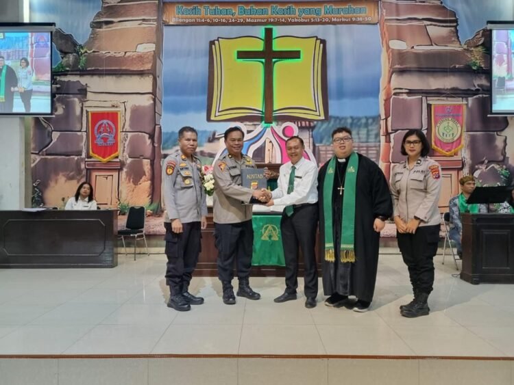 Minggu Kasih, Polda Banten Kunjungi Gereja Kristen Indonesia