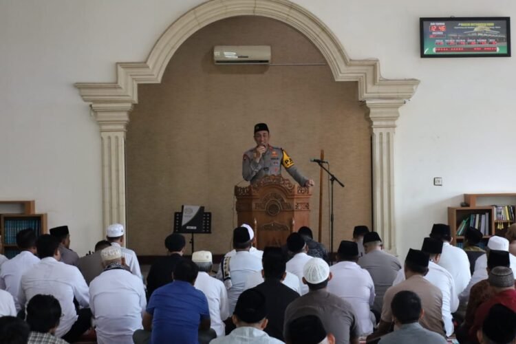 Safari Jum’at Keliling, Kapolda Banten Ajak Warga Disiplin Jaga Kamtibmas dan Awasi Kegiatan Anak Dari Kenakalan Remaja