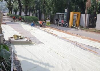 Pemkot Tangsel Lakukan Perbaikan di Jalan Masuk Cendana Residence