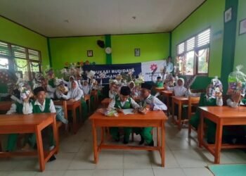 Sukseskan Gerakan Tanam Pangan Cepat Panen, Paramount Land  Distribusikan 5000 Bibit Cabai ke 5 SD di Tangerang