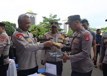 Guna Transparansi, Polda Banten Bagikan Uang Saku dan Pembekalan PAM TPS