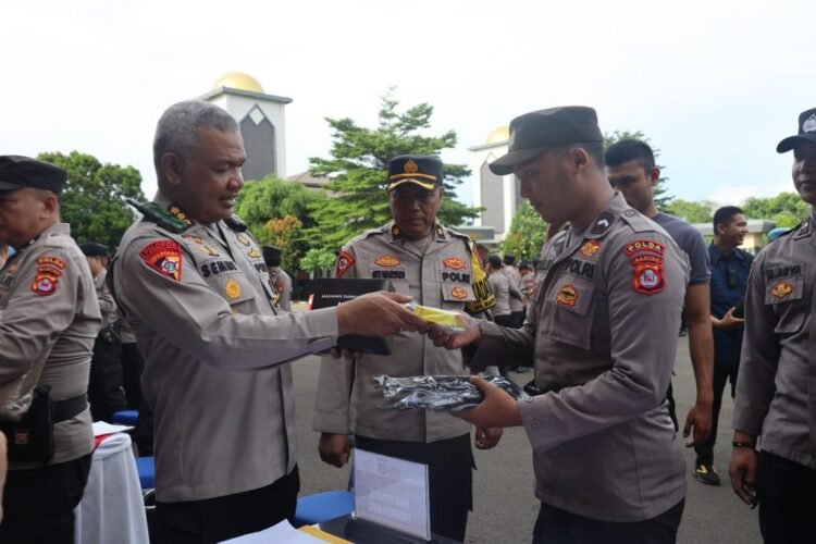 Guna Transparansi, Polda Banten Bagikan Uang Saku dan Pembekalan PAM TPS