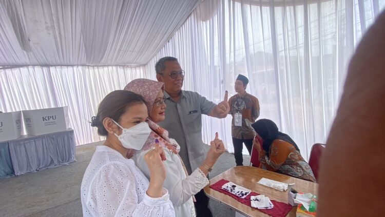 Salurkan Hak Pilih Bersama Keluarga, Benyamin Davnie: Alhamdulillah Lancar