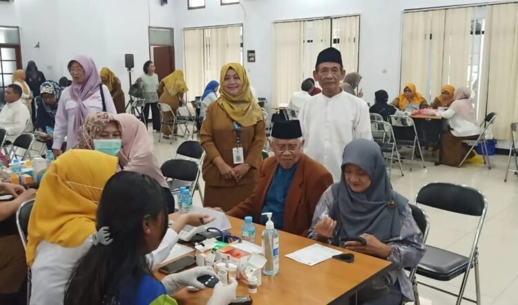 150 Anggota Persatuan Pensiunan Indonesia Cek Kesehatan dan Ikut Seminar