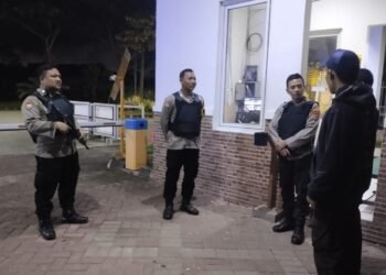Bhabinkamtibmas Kelurahan Cibeber Ajak Warga Aktifkan Ronda Siskamling