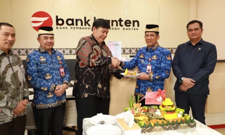 Pj Bupati Andi Ony Resmikan KCP Bank Banten di Puspemkab Tangerang