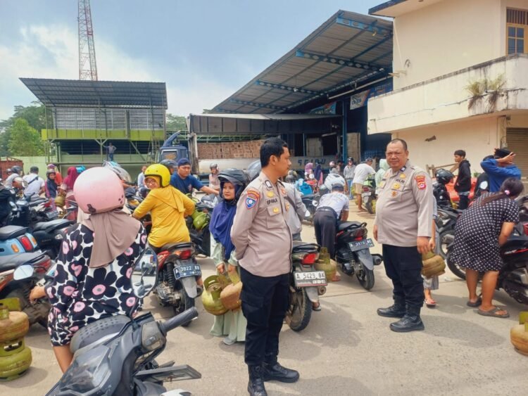 Monitoring dan pengecekan Stok Tabung Gas Elfiji 3kg di pangkalan dan Agen Wilayah Kecamatan Cibadak.