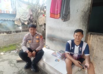 Anggota Polsek Cibadak laksanakan Sambang dan Patroli di Desa Kaduagung Timur.