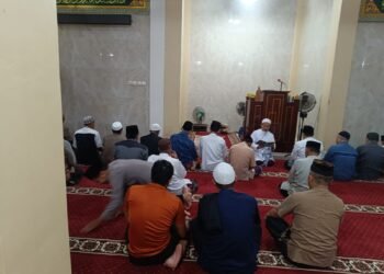 Kapolsek Cibadak Polres Lebak Laksanakan Giat Sholat Subuh Keliling.