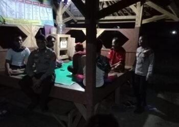 Anggota Polsek Cibadak laksanakan Sambang dan Patroli di Desa Asem.