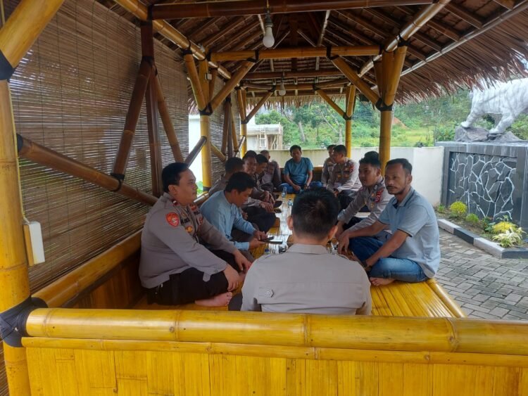 Kapolsek Cibadak Polres Lebak Gelar Anev Bulanan Bersama Anggota.