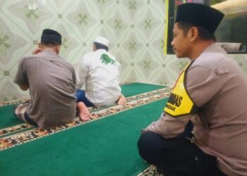 Polsek Cibadak Polres Lebak Laksanakan Giat Sholat Subuh Keliling.