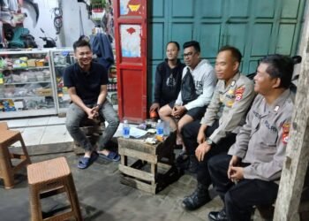 Anggota Polsek Cibadak laksanakan Sambang dan Patroli dialogis di Desa Kaduagung Barat.