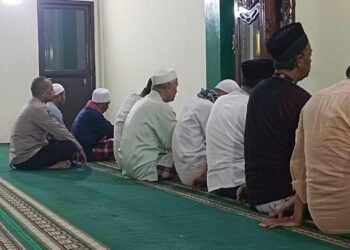 Anggota Polsek Maja Polres Lebak Laksanakan Sholat Subuh Berjamaah