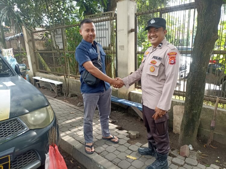 Anggota Polsek Rangkasbitung Polres Lebak Patroli Dialogis Sapa Warga Di Jalan Multatuli
