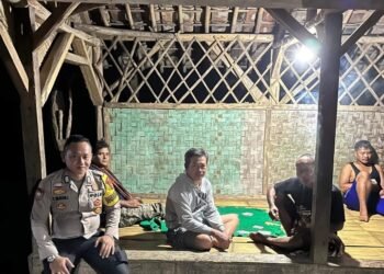 Bhabinkamtibmas Polsek Cileles Polres Lebak laksanakan sambang, Sampaikan Himbauan Kamtibmas