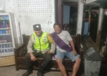 Bhabinkamtibmas Polsek Cileles Polres Lebak sambangi warga, serta sampaikan pesan Kamtibmas.