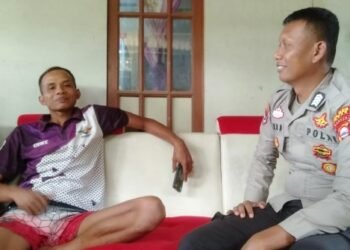 Bhabinkamtibmas Polsek Sobang Polres Lebak Sambangi Tokoh Masyarakat Desa Binaan