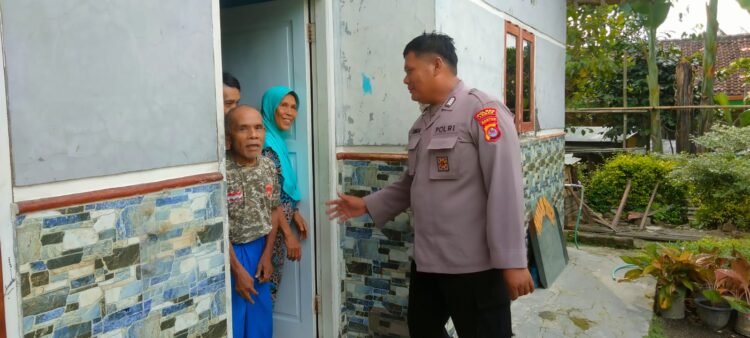 Dengan Cara Humanis Anggota Bhabinkamtibmas Polsek Maja Polres Lebak Laksanakan Sambang