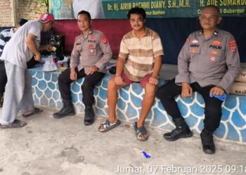 Kanit Binmas Polsek Rangkasbitung Polres Lebak Sambangi Warga Kampung Kebon Cau