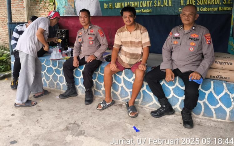 Kanit Binmas Polsek Rangkasbitung Polres Lebak Sambangi Warga Kampung Kebon Cau