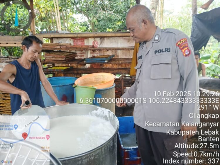 Kanit Binmas Polsek Rangkasbitung Polres Lebak Temui Pemilik Usaha Tahu UMKM