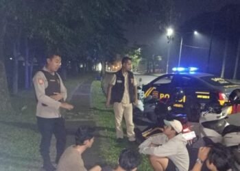 Patroli Blue Light Polsek Purwakarta sampaikan himbauan kamtibmas kepada Warga