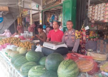 Polsek Cipanas Polres Lebak Sambangi Pedagang yang berada di Pasar Gajrug Ds.Bintangresmi Kec.Cipanas