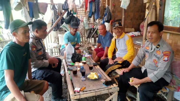 Polsek Kresek Polresta Tangerang Kunjungi Tokoh Masyarakat Guna Jalin Tali Silaturahmi
