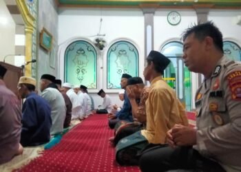 Program Unggulan SULING (Sholat Subuh Keliling), Anggota Polsek Sajira Polres Lebak Subuh Untuk Mempererat Silaturahmi Dengan Warga Sajira